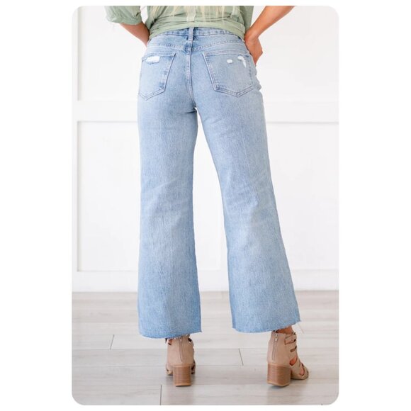Vervet Mid Rise Wide Leg Distressed Jeans sz 26 - Picture 3 of 8
